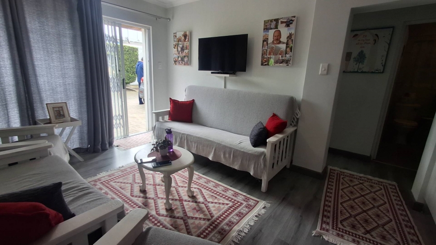 2 Bedroom Property for Sale in Hartenbos Central Western Cape